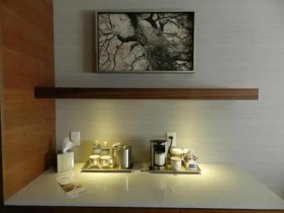 Radisson & Conference Center Calgary Airport East - 53