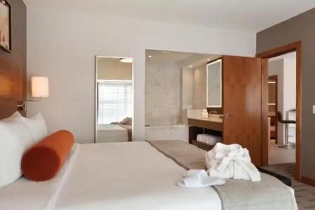 Radisson & Conference Center Calgary Airport East - 83