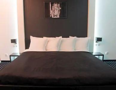 Fashion - Free Parking - 27