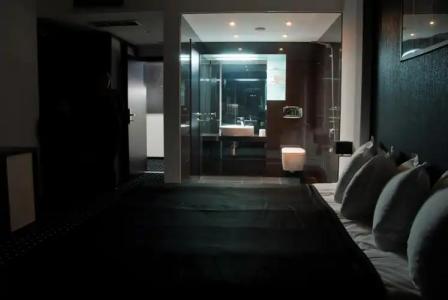 Fashion - Free Parking - 18