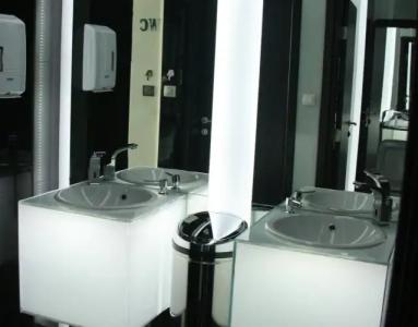 Fashion - Free Parking - 8