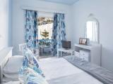 Standard room with pool view