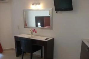 Vivian Hotel, Laganas
