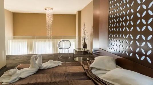 Cosmopolitan & Wellness - 144