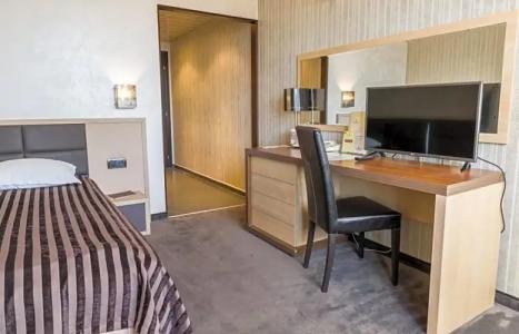 Cosmopolitan & Wellness - 111