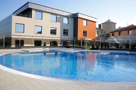 Cosmopolitan & Wellness - 110