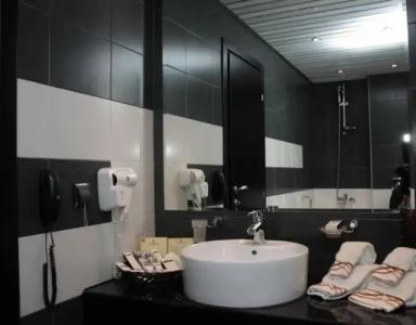 Cosmopolitan & Wellness - 119