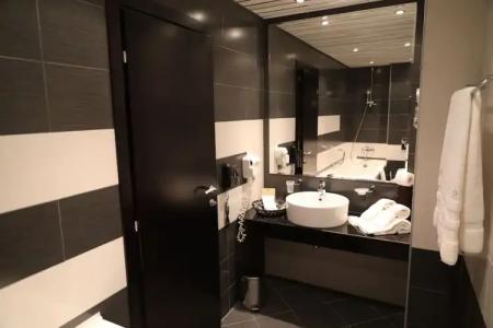 Cosmopolitan & Wellness - 116