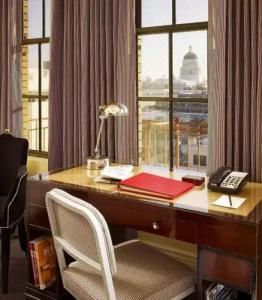 The Citizen, Autograph Collection - 11