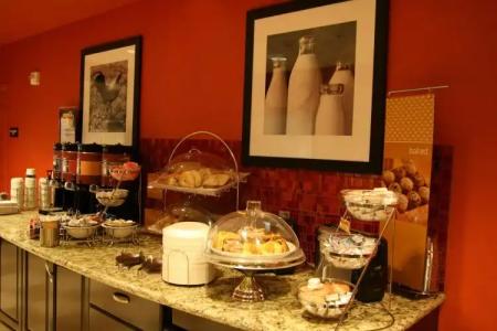 Hampton Inn & Suites Phoenix Chandler Fashion Center - 11