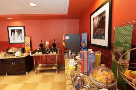 Hampton Inn & Suites Phoenix Chandler Fashion Center - 12