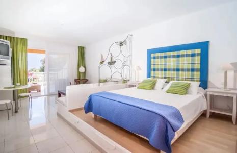 Belvedere Gerakas Luxury Suites - 28