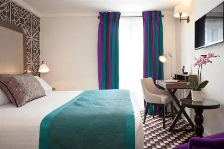 Philéas Lazare & Spa - 83