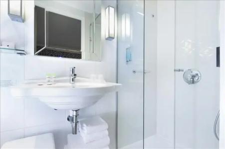 Philéas Lazare & Spa - 85