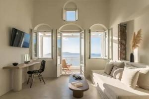 Enigma Suites, Fira