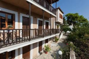 Sofia's Garden Studios, Skopelos Town