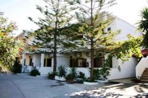 Philippos Studios, Skiathos Town