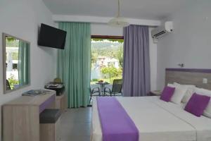 Elsa Hotel, Skiathos Town