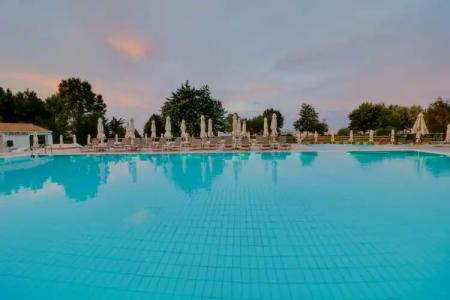 Olympian Bay Grand Resort - 14