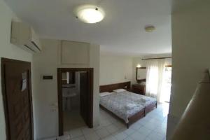 Hotel Argo, Siviri