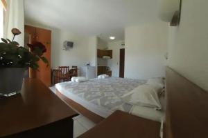 Hotel Argo, Siviri