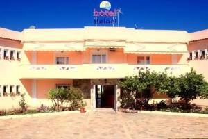 Hotel Stefani, Sarti