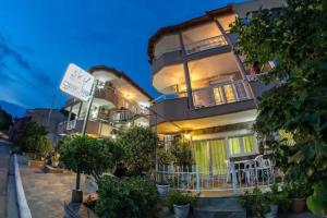 Sky Hotel, Sarti