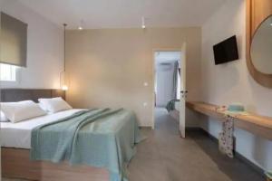 Asteras Hotel, Sarti