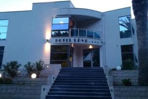 Love Live Hotel, Sutomore
