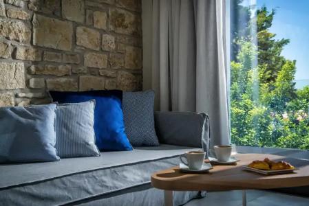 Mary & Mary Royal Suites - 1