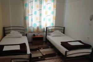 Adonis Hotel, Piraeus