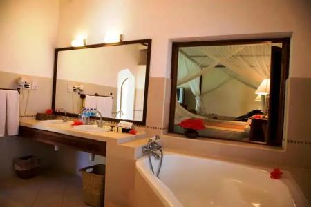 Bluebay Beach Resort & Spa - 8