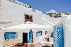 Zoe Aegeas Traditional houses, Oia