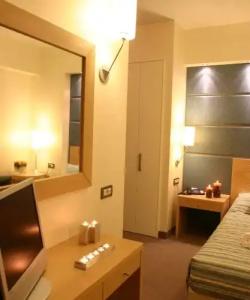 Alexandros Boutique - 135