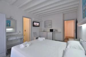 Manis Inn, Naousa