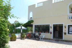 The Mayflower Studios & Apartments, Moraitika