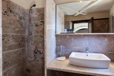 Byzantino Boutique - 101