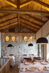 Moni Emvasis Luxury Suites - 23