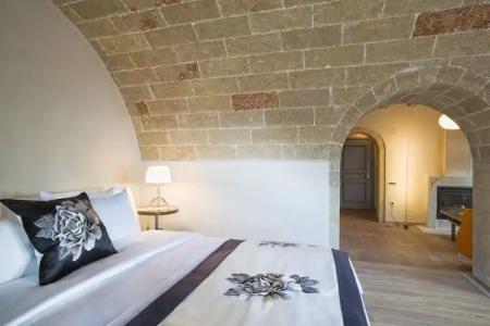 Moni Emvasis Luxury Suites - 60