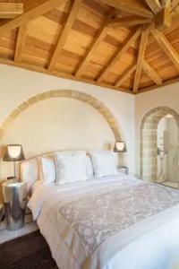 Moni Emvasis Luxury Suites - 70