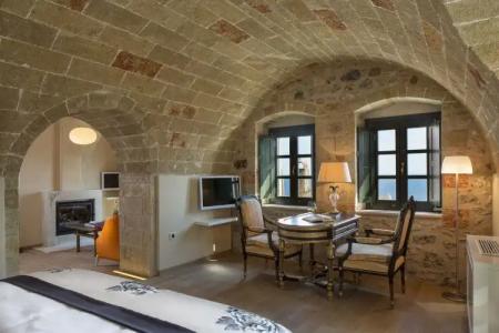 Moni Emvasis Luxury Suites - 13