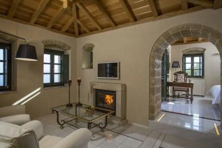 Moni Emvasis Luxury Suites - 12