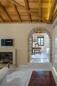 Moni Emvasis Luxury Suites - 72