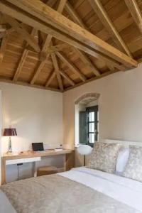 Moni Emvasis Luxury Suites - 42