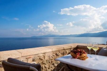 Moni Emvasis Luxury Suites - 81
