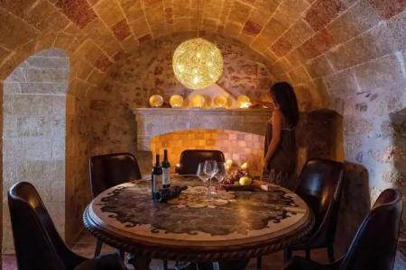 Moni Emvasis Luxury Suites - 21