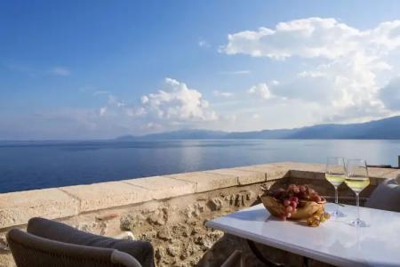 Moni Emvasis Luxury Suites - 89