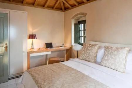 Moni Emvasis Luxury Suites - 38