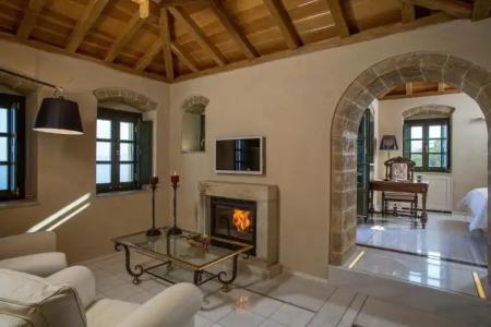 Moni Emvasis Luxury Suites - 77