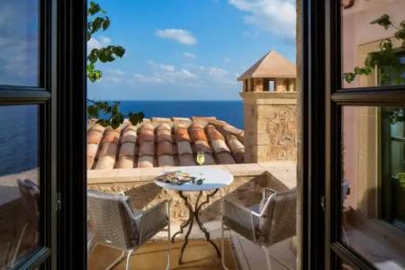 Moni Emvasis Luxury Suites - 39